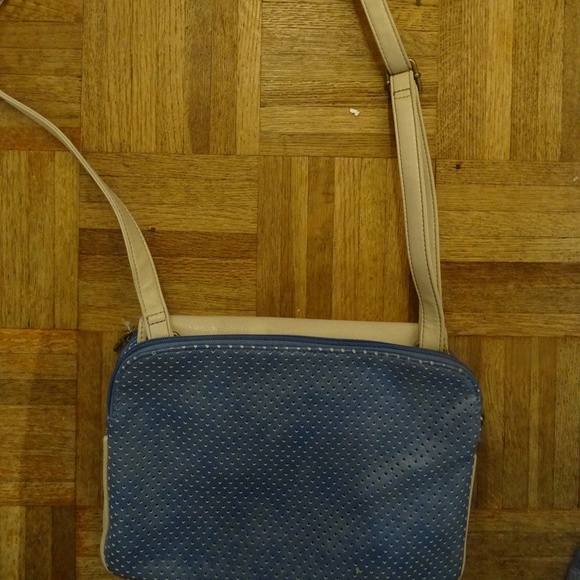 LIKE NEW SMALL FOIRELLI PURSE - Picture 2 of 5